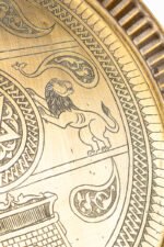 The crowned emblem of power - Image 5