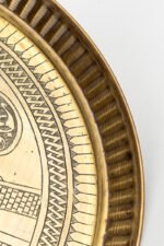 The crowned emblem of power - Image 6